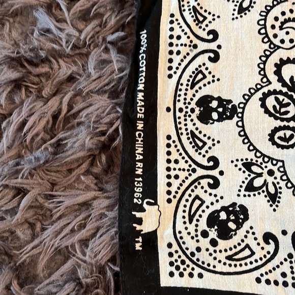 100% cotton bandanna black and white with skulls and paisley. - Picture 2 of 5